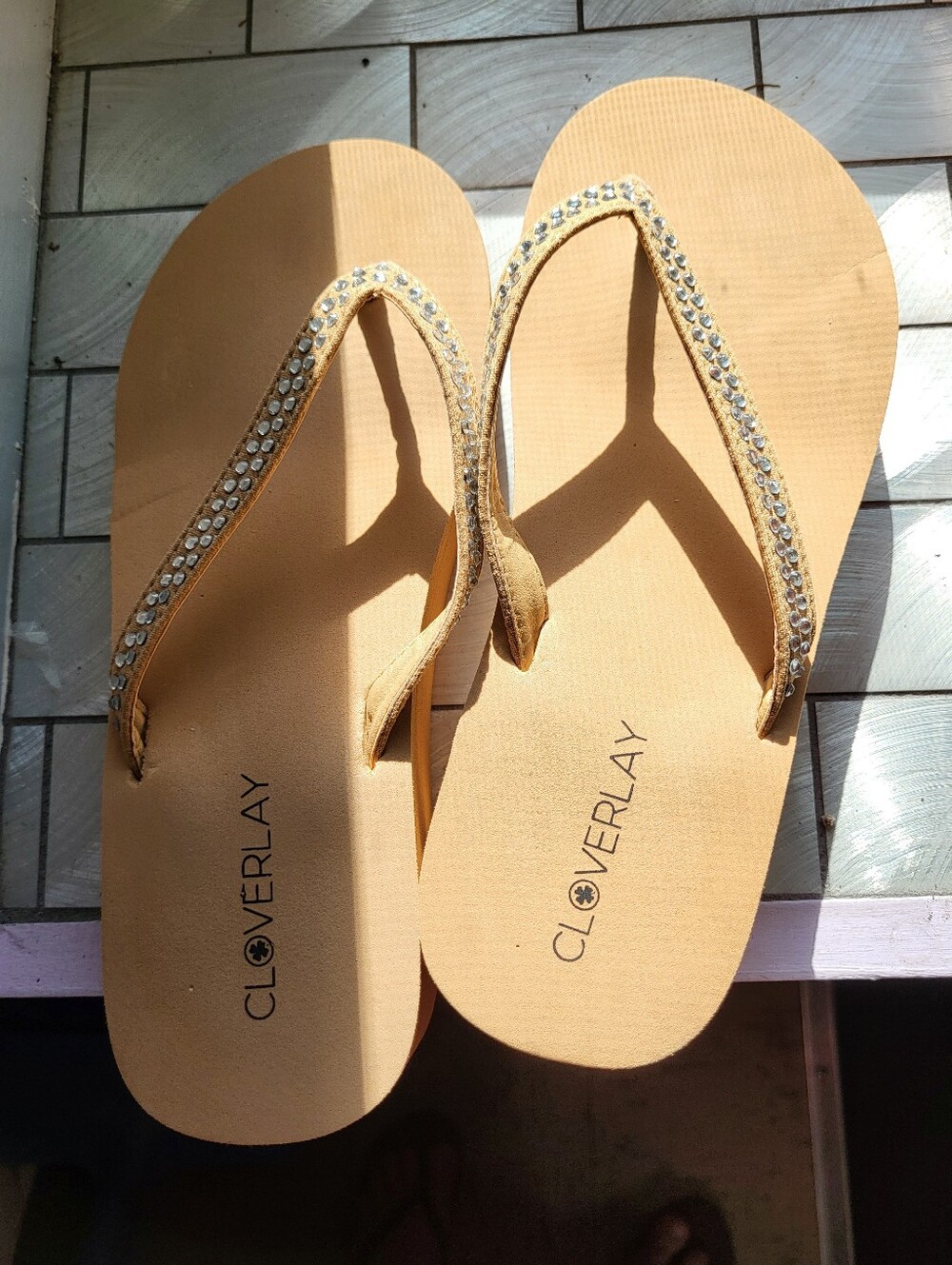 Womens Beige Size 6 Platform Flip Flop Worn Twice